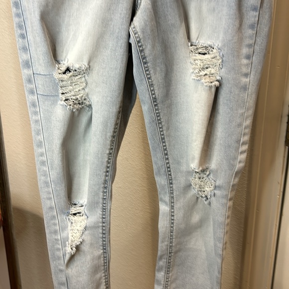 TRU CRAFT - Curvy High Rise Skinny Jeans Whitewashed, distressed w/holes - 7 - Picture 6 of 9